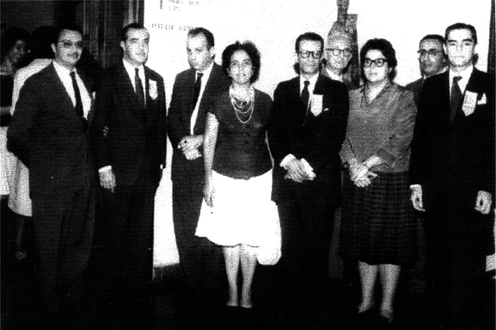 I Simp�sio de Professores de Hist�ria do Ensino Superior, na Faculdade de Filosofia, Ci�ncias e Letras de Mar�lia, SP, outubro de 1961. Da esquerda para a direita: Jos� Roberto do Amaral Lapa, Jorge Calmon, Armando Souto Maior, Alice Piffer Canabrava, Eremildo Luiz Vianna, Cecilia Westphalen e Antonio Camilo Faria Alvim. Acervo CEDEM-UNESP.