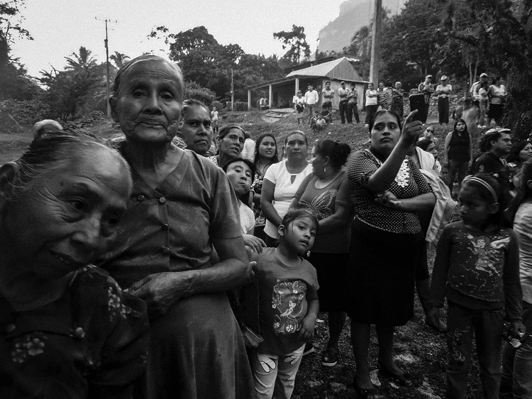 T&iacute;tulo: Formaci&oacute;n de mujeres. Sitio: San Jos&eacute;, San Sebasti&aacute;n
Tlacotepec, Puebla. Fecha: 04/11/2017.