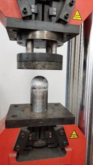 Dispositivo para el ensayo de determinación de las CLF, con sus elementos de acople a la maquina universal IBERTEST, modelo IBMT2-600. 