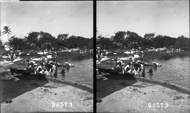 A Colombian Washing Day - Along the Magdalena River Near
Barranquilla, Columbia. S.A. Keystone-Mast Collection,
UCR/California Museum of Photography, University of California at Riverside. Impresi&oacute;n fotogr&aacute;fica 7,18 &times; 4,18
pulgadas. Registro 1996.0009.X11517.