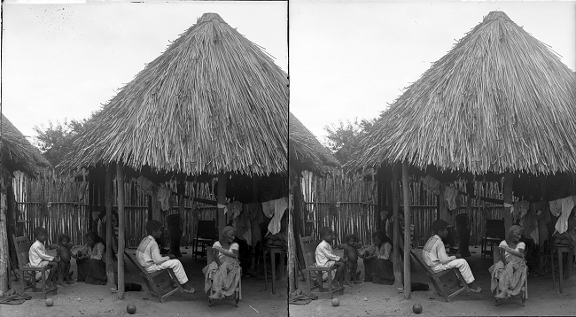A typical thatched roofed home in picturesque Barranquilla, Columbia. S.A
Keystone-Mast Collection, UCR/California Museum of Photography, University of
California at Riverside. Impresi&oacute;n fotogr&aacute;fica 7,18 &times; 4,18
pulgadas. Registro 1996.0009.X11516.