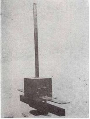 Leonardo Kilstein, Tótem, técnica mixta. Estado de conservación y ubicación actual: desconocidos.