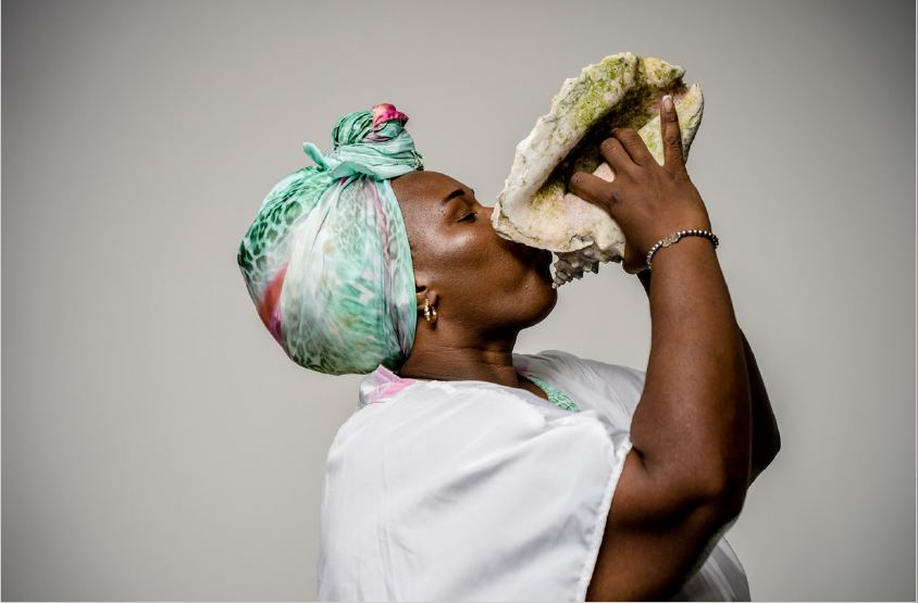 La actriz providenciana Katia Bowie (&ldquo;Betty Lu&rdquo;), una pescadora y portadora de saberes patrimoniales sobre el mar. 