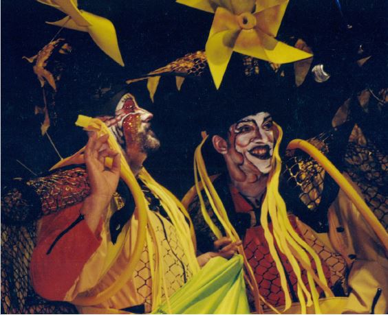 Vestuario de la murga Curtidores de hongos para el espectáculo El planeador de la escollera Sarandí, 2005