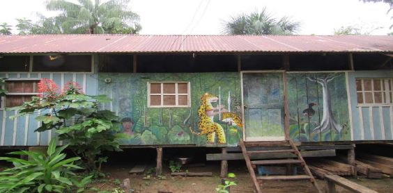 Cort&eacute;s-Garz&oacute;n, L (2019) Casa con reptil Clan terrestre &ldquo;jaguar &agrave;:k&agrave;&ldquo; asociado al mito del cham&aacute;n en ritual que se puede convertir en animal