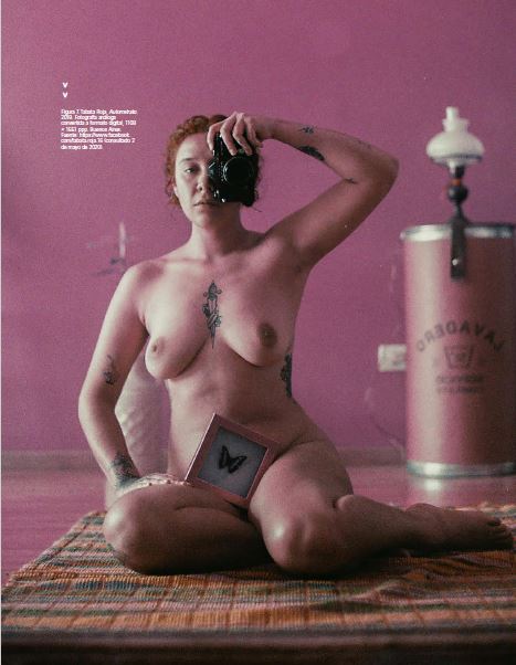 Tabata Roja, Autorretrato. 2019. Fotograf&iacute;a an&aacute;loga convertida a formato digital, 1108 &times; 1551 ppp. Buenos Aires.