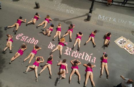 Cheril Linett, Estado de rebeld&iacute;a III, 2019, performance. Registro fotogr&aacute;fico por Juan Pablo Miranda. Propiedad de Cheril Linett. From: Cheril Linett.