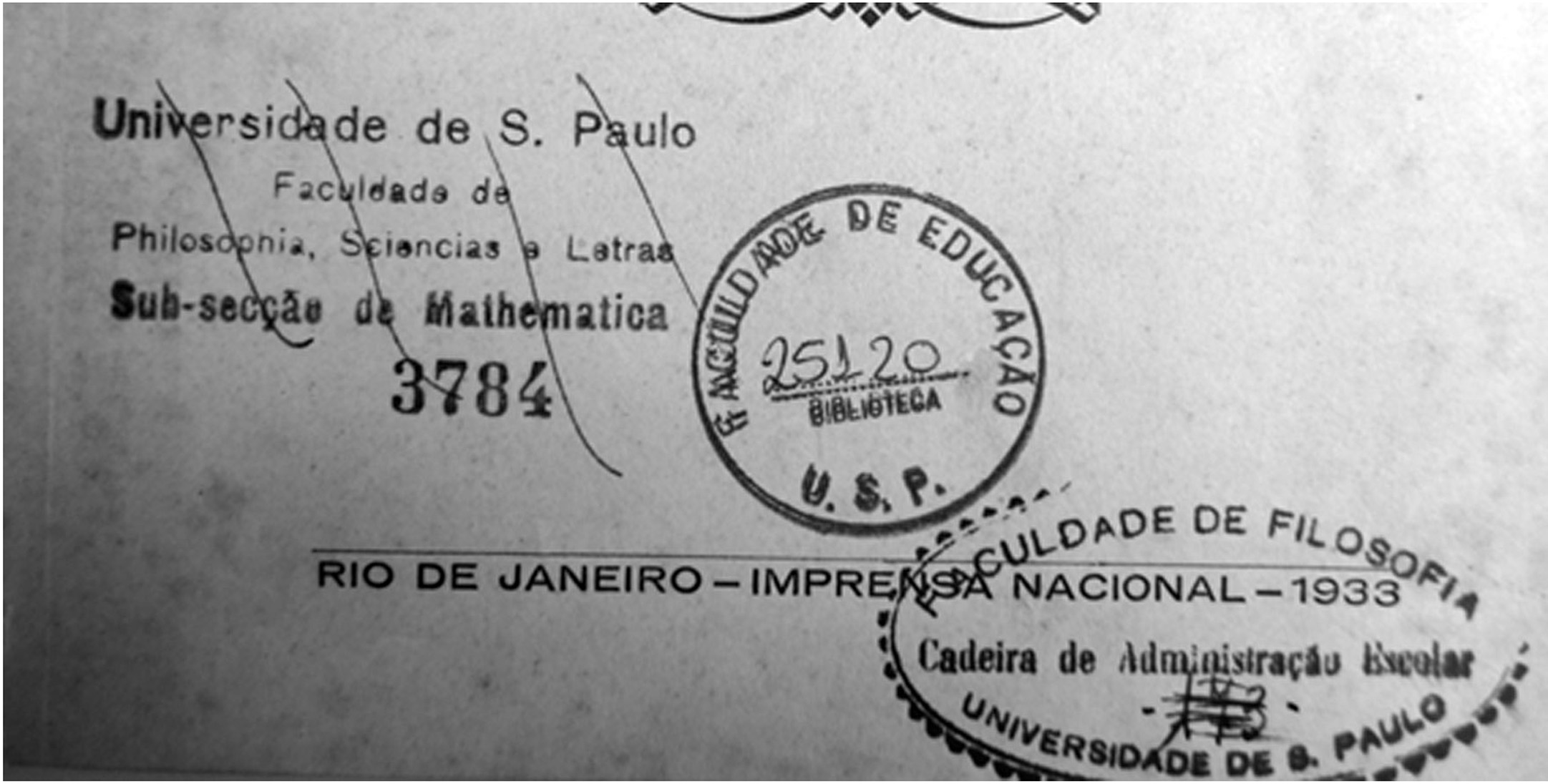 &ndash; Carimbos no exemplar da FE/USP