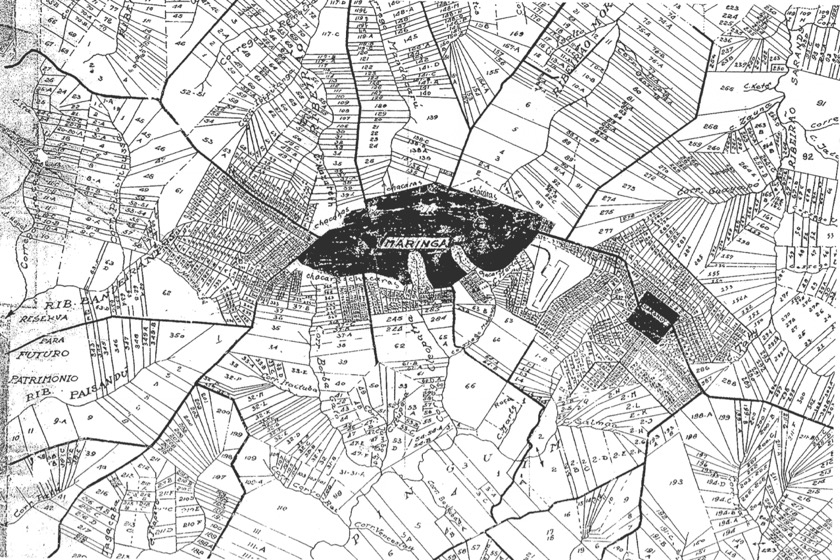 Partial plan of rural parceling for the region of Maring&aacute;, Sarandi and Pai&ccedil;andu, 1945. Legend: center: area of the initial plan of the city of Maring&aacute;; right side: Sarandi's initial plan area; left end of the figure: area reserved for the patrimony of Pai&ccedil;andu. Source: Companhia Melhoramentos Norte do Paran&aacute; collection.