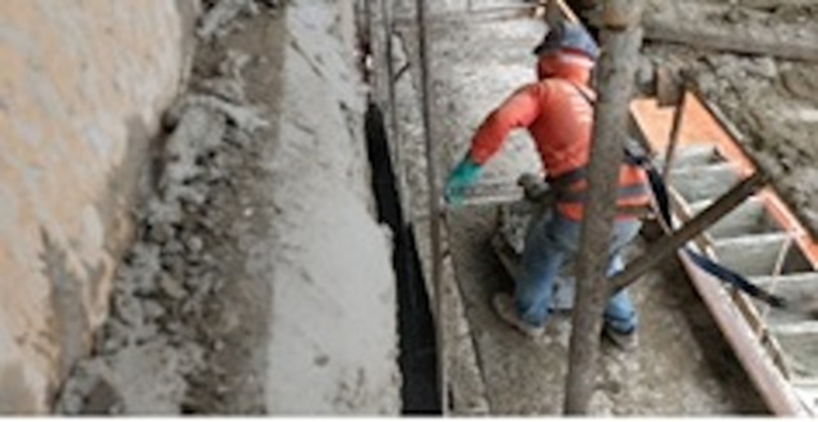 Figure 3. Outside plaster on scaffolding facade.