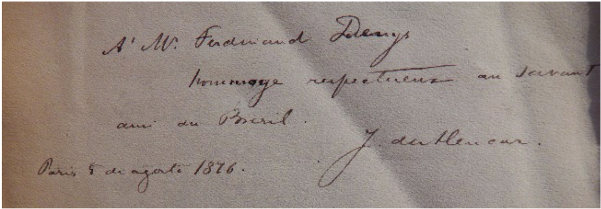 Detalhe do frontisp&iacute;cio de Ubirajara, pertencente a
Ferdinand Denis. Dedicat&oacute;ria assinada por Jos&eacute; de Alencar. 