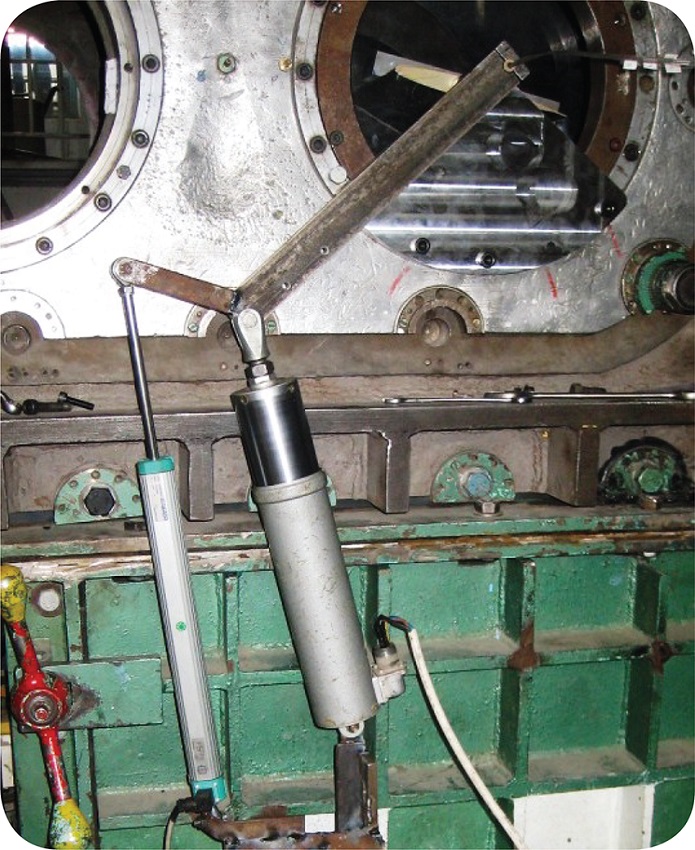 Hydraulic oscillating alpha-mechanism system.