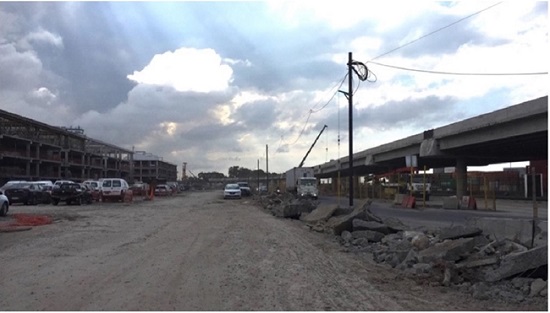 Viviendas nuevas dentro del barrio y Paseo del Bajo en construcción, Villa 31, año 2018 