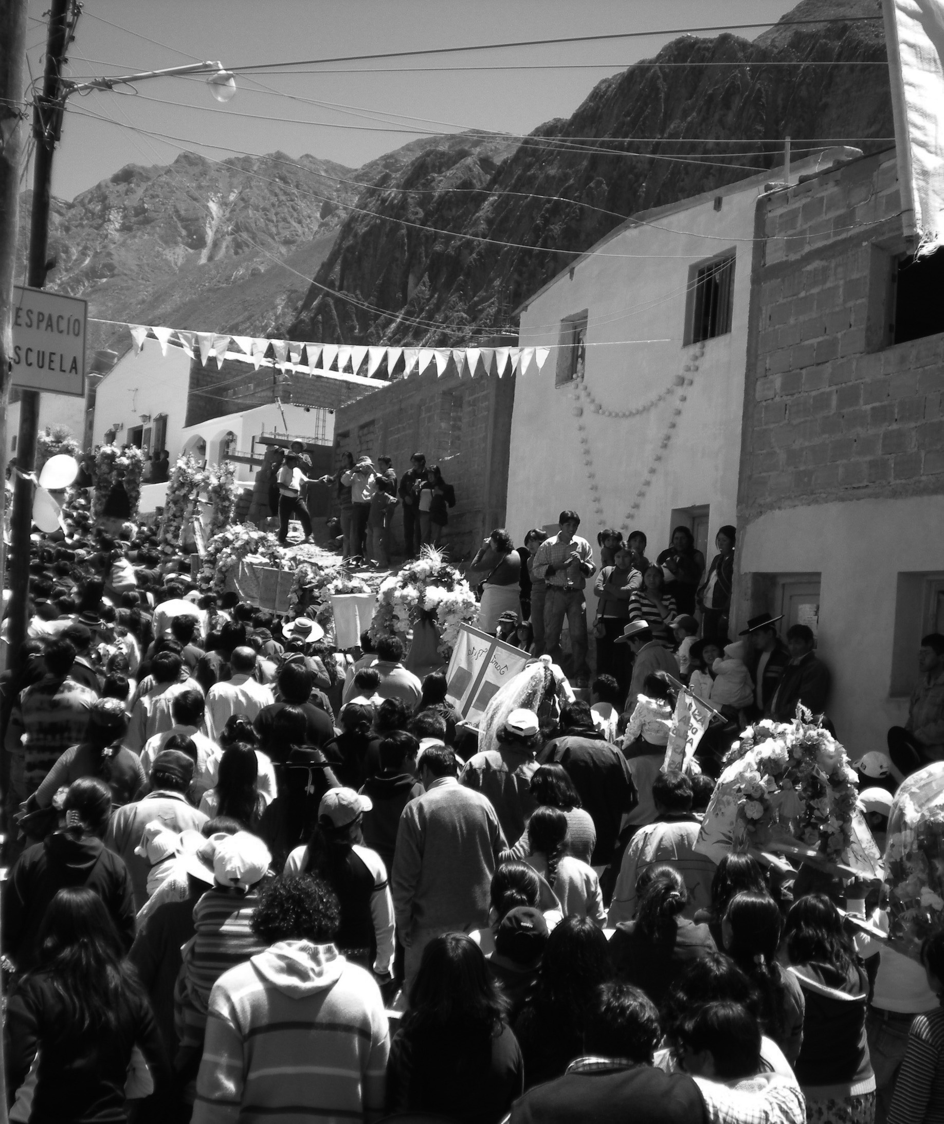 Procesión por las calles de Iruya