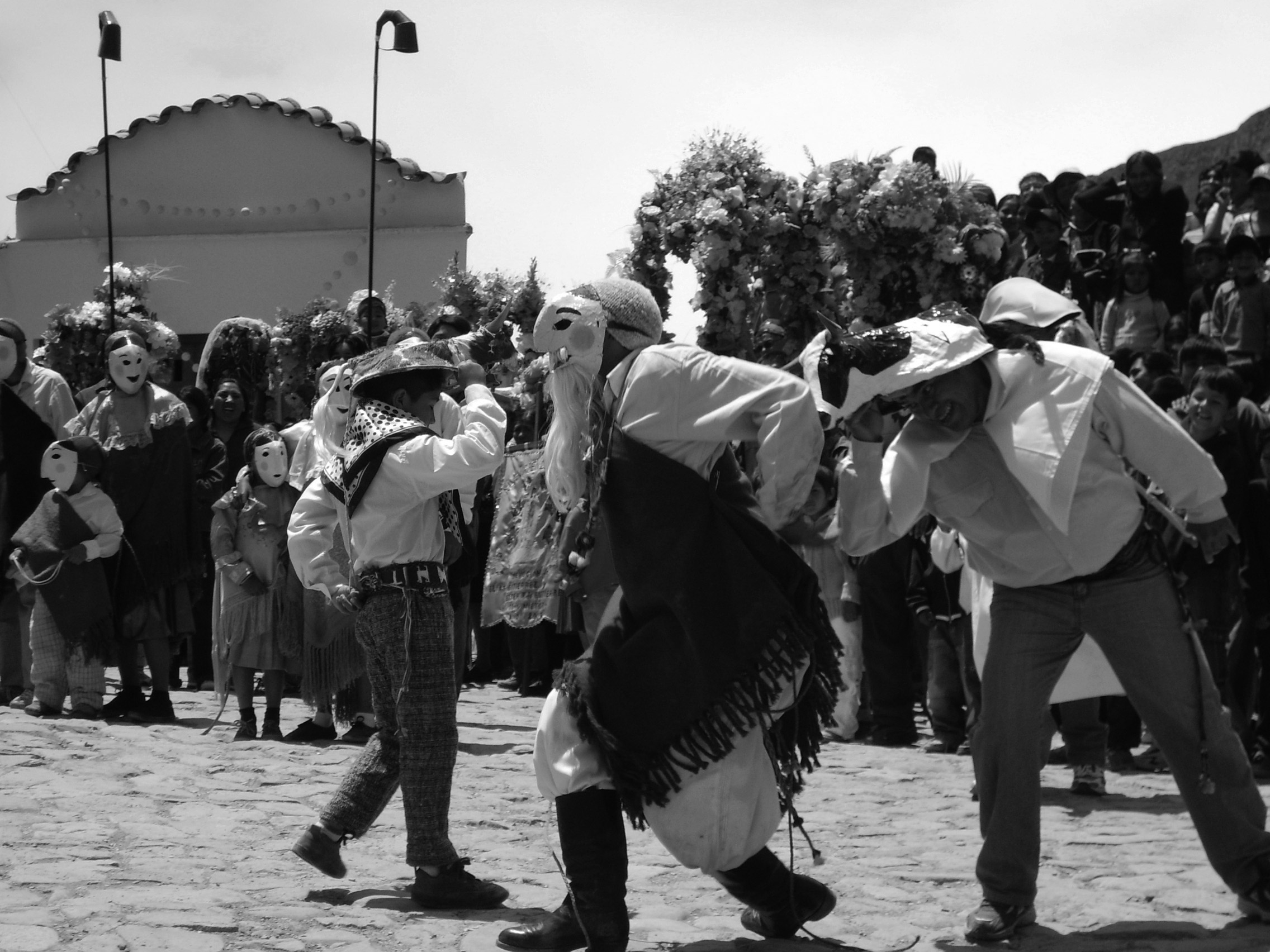Cachis grandes y chiquitos:
					los toritos embistiendo contra el viejo
