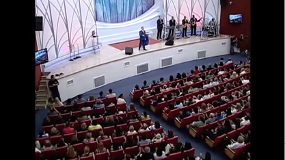 Platea y escenario del Show da f&eacute;