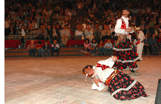 Kırşehir Kek dancers