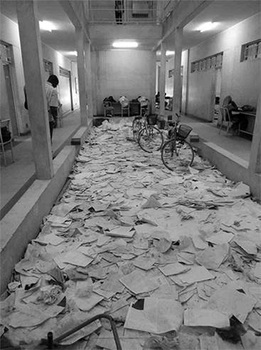 Universit&eacute; de Ouagadougou: patio entr&eacute;e du b&acirc;timent
