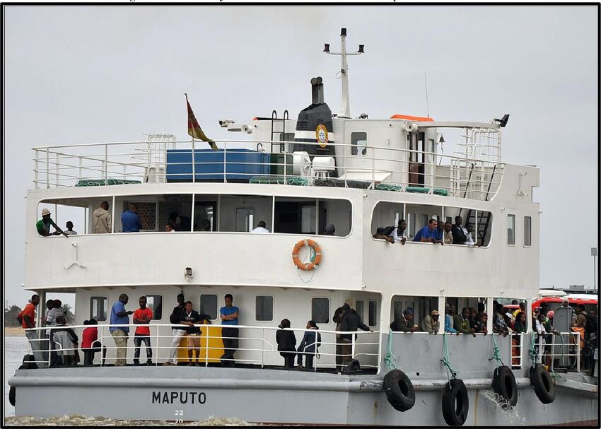 “Ferryboat” usado na travessia Maputo-KaTembe.