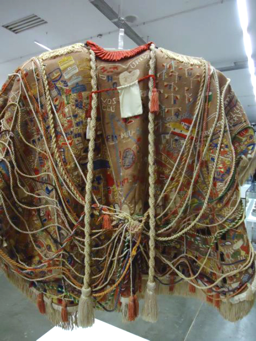 O manto da apresenta&ccedil;&atilde;o ao Ju&iacute;zo Final, Tecido, fio e corda.