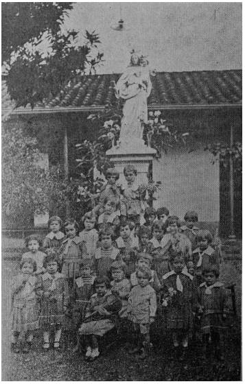 Grupos de ni&ntilde;os del kindergarten n&deg; 2. Colegio Mar&iacute;a Auxiliadora.