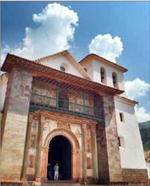Fachada Andahuaylillas. Fuente: https://es.wikipedia.org
