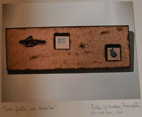 &ldquo;Hace falta un hombre&rdquo;. Tinta sobre madera y torniquetas, 30x89 cm.