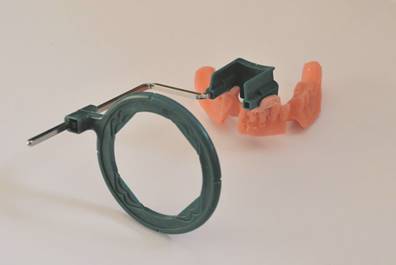 Dispositivo parta films y r&eacute;plica de pr&oacute;tesis removible