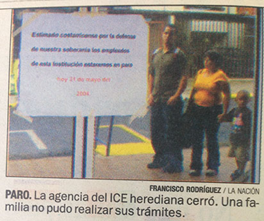 Fotograf&iacute;a y pie de foto de la noticia de D. Leal. 2004. ?Trabajadores marcharon contra el TCL?.
                La Naci&oacute;n, 1/6, p. 6A.
              