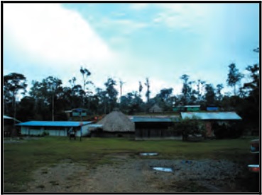 Área educacional de la comunidad de Quetzal y centro de la actividad social