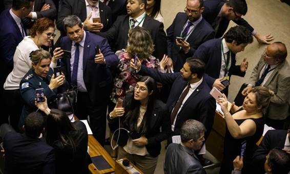 A bancada da selfie perdeu e no viu