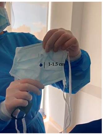 Mascarilla convencional con modificación. Fuente: imágenes propias de los autores.