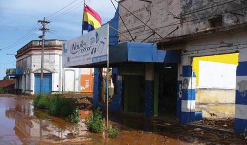 Inundaci&oacute;n en la "zona baja" antes de su total demolici&oacute;n.