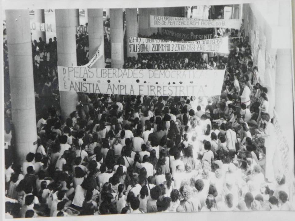 Ato público pela anistia na PUC/RJ. Rio de Janeiro, 28
de março de 1978.