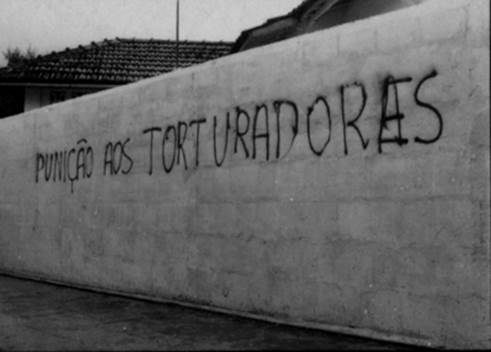 Fotografia 04 Pichações reivindicando punição aos
torturadores. Recife, 1980