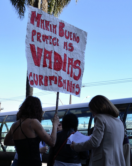 Imagem de cartaz em
referência a Marcha das Vadias em Curitiba, 2011.