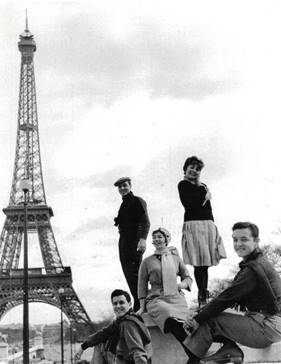 Imagem 1: Conjunto
Farroupilha em Paris, 1958. Acervo pessoal Tasso Bangel[32]