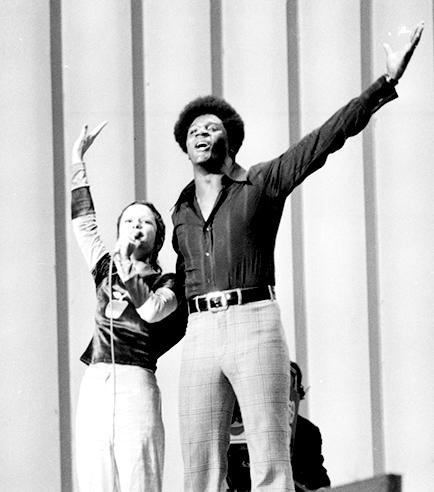 Tony Tornado e Elis Regina no VI FIC