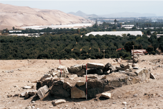 Cist funeraria (R.55) ubicada en el centro del Mont&iacute;culo 1 del pukara de San Lorenzo. 