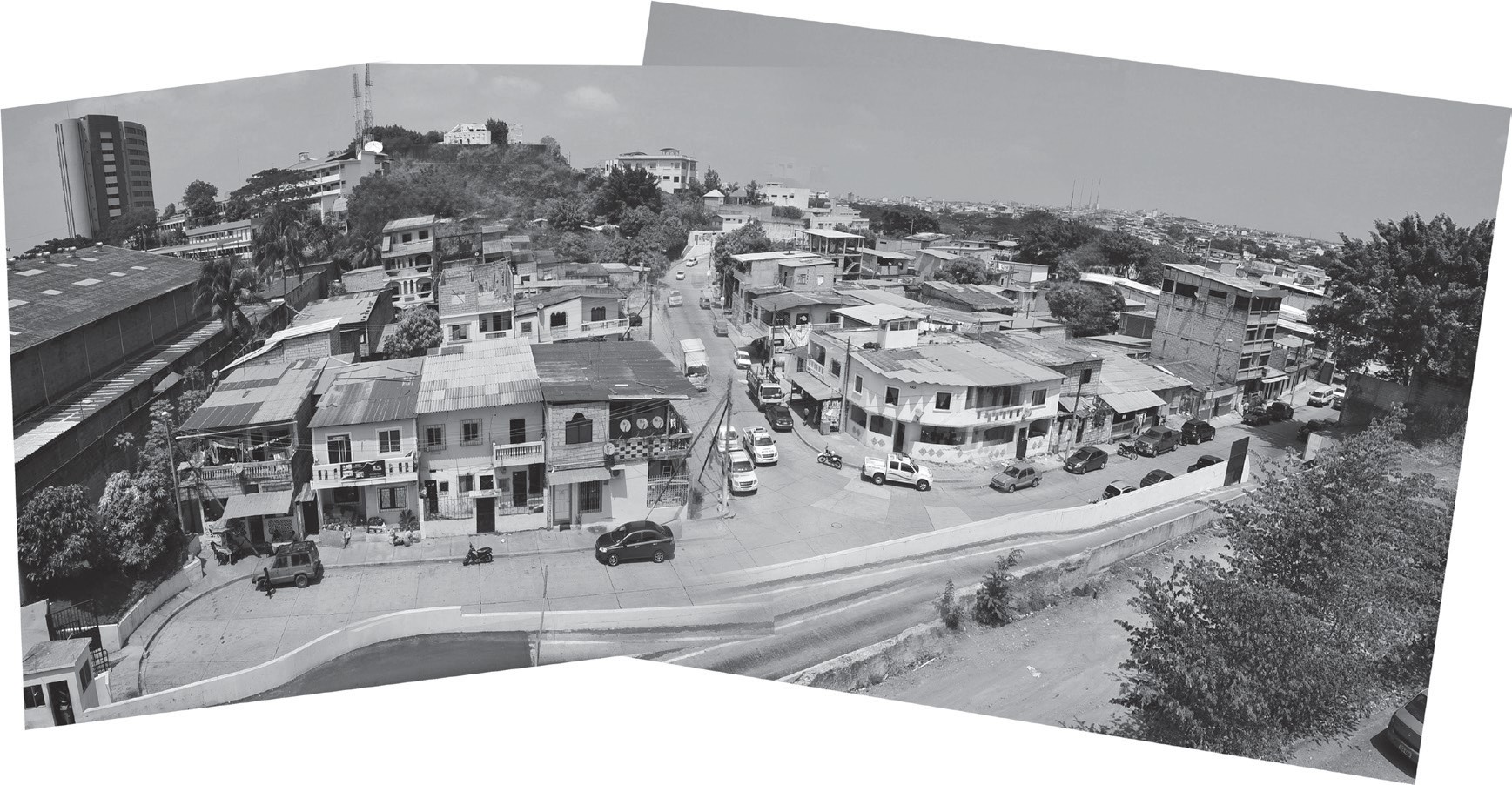 Santa María
de las Lomas con la Universidad Católica a la izquierda, la ciudadela formal de
La Fuente al fondo, y la loma que le da nombre a la derecha.