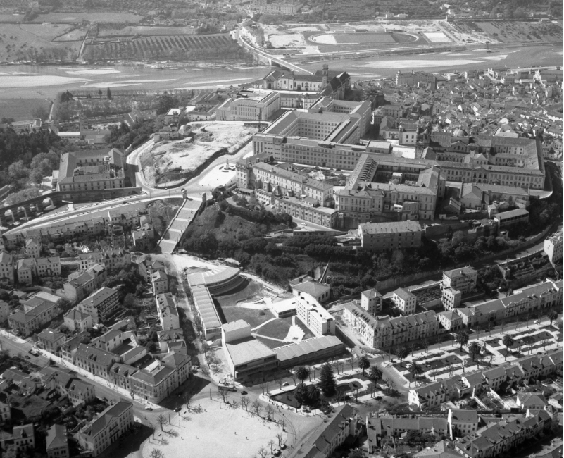Foto aérea da Cidade
Universitária de Coimbra e Instalações Académicas. Foto de Varela Pècurto.
Fonte: Imagoteca da Câmara Municipal de Coimbra.