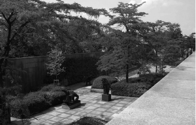 View of the sculpture garden from the entrance level.
Photo: Author, 2007.