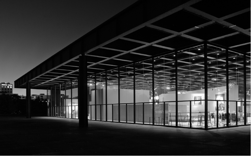 Night view of
the gallery. Photo: Wolfgang Scholvien, 2005.