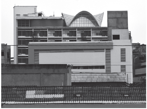 El paraboloide en el techo del Banco Cafetero de Barranquilla hoy. Fotografía G. Botti.