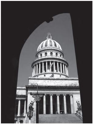 Arquitectura institucional, La Habana. Fotografa: Juan Pablo Duque Caas.