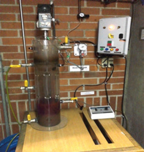 Reactor SBR a escala piloto para el tratamiento de colorantes