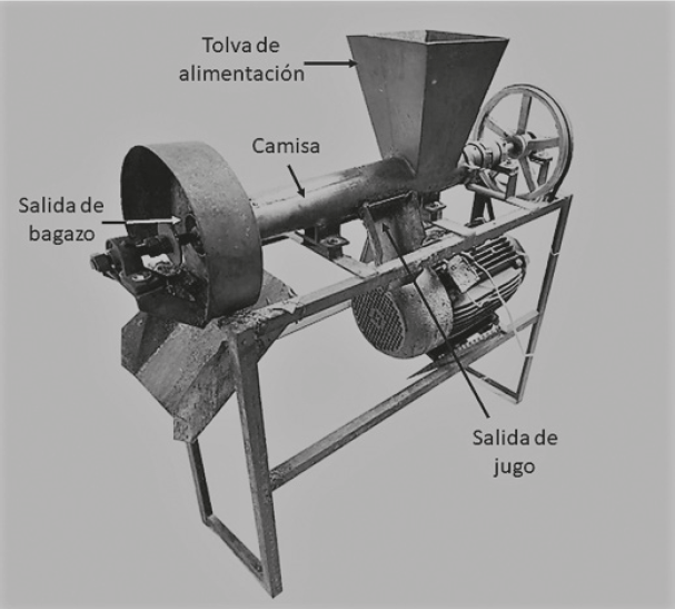 Fotograf�a del extrusor utilizado para el procesamiento de las muestras del pasto Pennisetum sp. Capacidad de procesamiento de 80 kg de MV/h [motor de 220 V; 7.5 HP; 1050 rpm] (fotograf�a tomada por los autores).