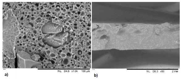 Micrografias da área transversal no ponto da fratura das membranas reforçadas com a lignina. a) PMMA-L2 (12% PMMA+ 1% lignina + 5% compatibilizante) da Tabela A.1; b) Ensaio 1 (8% PLA+ 1% lignina + 16% compatibilizante) da Tabela A.3.