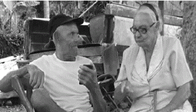 Mujer oyente diciendo: "Tiene un hijo de 2 a&ntilde;os".