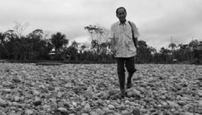 El mayor Eusbio Peña, recorriendo su territorio. Baja Bota Caucana.